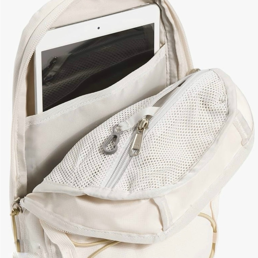 The North Face Borealis Sling Bag Backpack Gardenia White - Picture 3 of 17